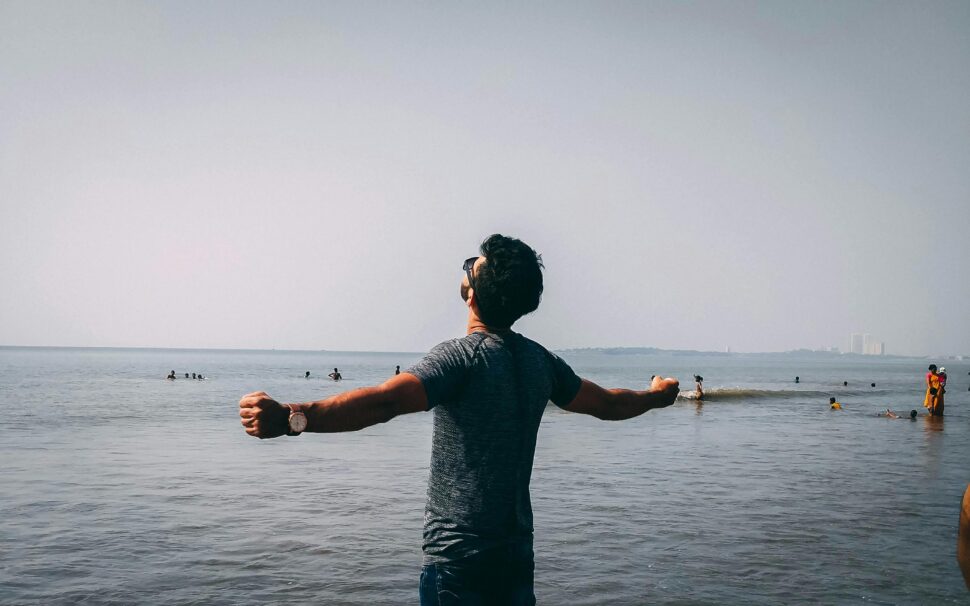 https://www.pexels.com/photo/photo-of-man-wearing-gray-shirt-near-sea-709143/