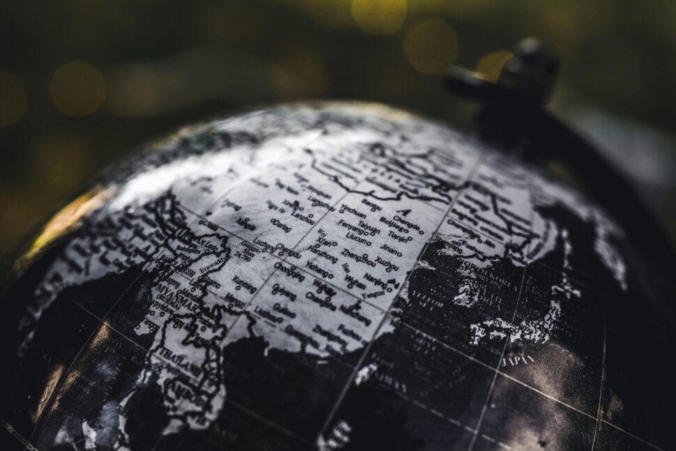 https://www.pexels.com/photo/black-and-gray-desk-globe-1249525/